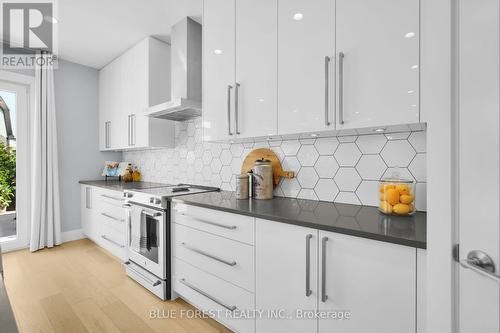2190 Bakervilla Street, London South (South V), ON - Indoor Photo Showing Kitchen With Upgraded Kitchen