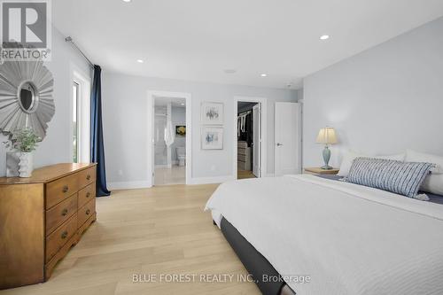 2190 Bakervilla Street, London South (South V), ON - Indoor Photo Showing Bedroom