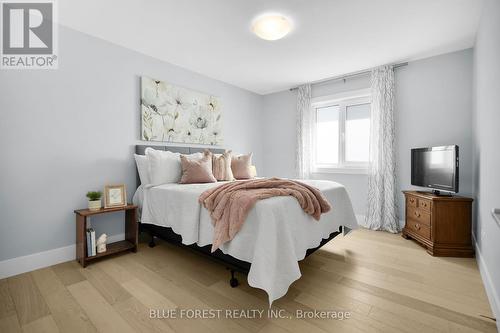 2190 Bakervilla Street, London South (South V), ON - Indoor Photo Showing Bedroom