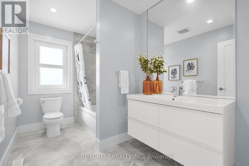 2190 Bakervilla Street, London South (South V), ON - Indoor Photo Showing Bathroom