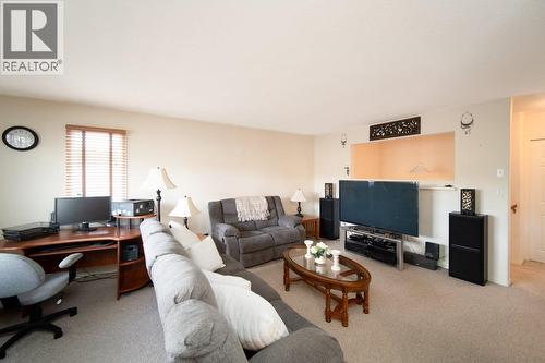 2401 12Th Street N Unit# 20, Cranbrook, BC - Indoor Photo Showing Living Room