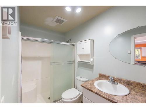 698 Balsam Road, Kelowna, BC - Indoor Photo Showing Bathroom