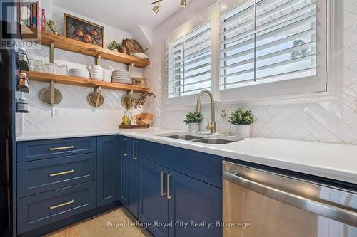 18 Uplands Place, Guelph (Victoria North), ON - Indoor Photo Showing Kitchen With Double Sink