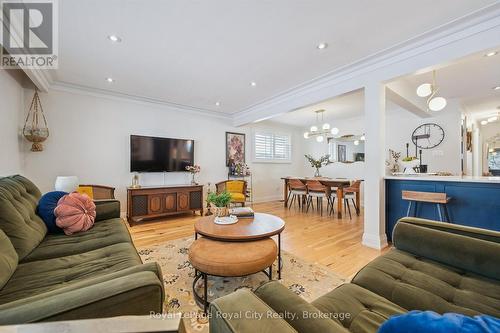 18 Uplands Place, Guelph (Victoria North), ON - Indoor Photo Showing Living Room