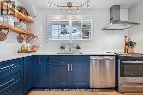 18 Uplands Place, Guelph (Victoria North), ON - Indoor Photo Showing Kitchen