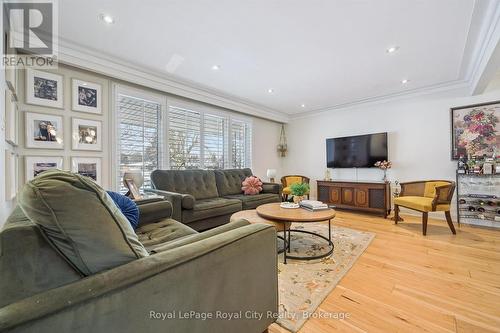 18 Uplands Place, Guelph (Victoria North), ON - Indoor Photo Showing Living Room