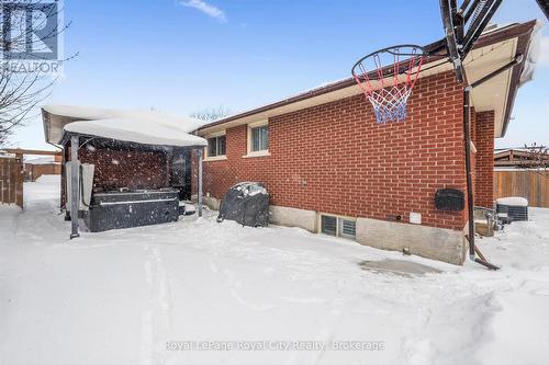 18 Uplands Place, Guelph (Victoria North), ON - Outdoor With Exterior