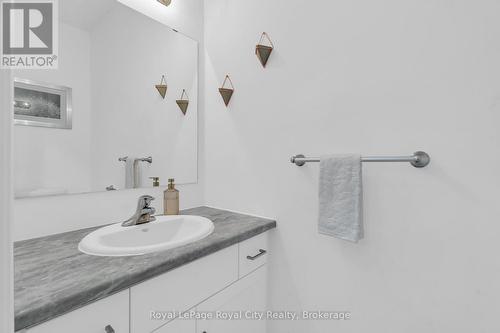 7 - 269 Watson Parkway N, Guelph (Grange Road), ON - Indoor Photo Showing Bathroom