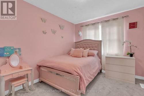 7 - 269 Watson Parkway N, Guelph (Grange Road), ON - Indoor Photo Showing Bedroom
