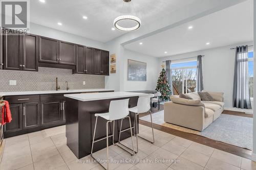 7 - 269 Watson Parkway N, Guelph (Grange Road), ON - Indoor Photo Showing Kitchen With Upgraded Kitchen