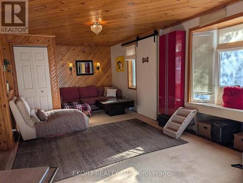 Living Room - 460 - 5427 Young Street, Hamilton Township, ON - Indoor