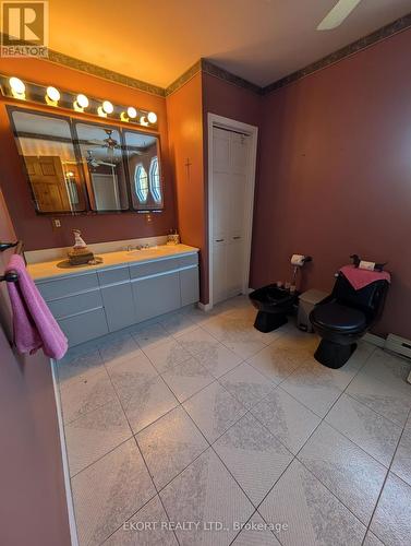 Primary Bath - 460 - 5427 Young Street, Hamilton Township, ON - Indoor Photo Showing Other Room