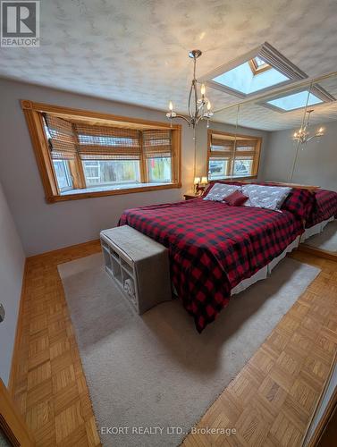 2nd/Guest Bedroom - 460 - 5427 Young Street, Hamilton Township, ON - Indoor Photo Showing Bedroom