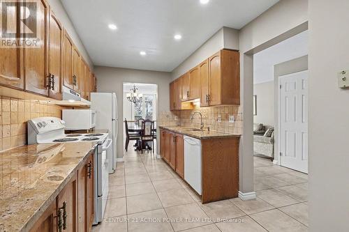 82 Burlington Crescent, Ottawa, ON - Indoor Photo Showing Kitchen