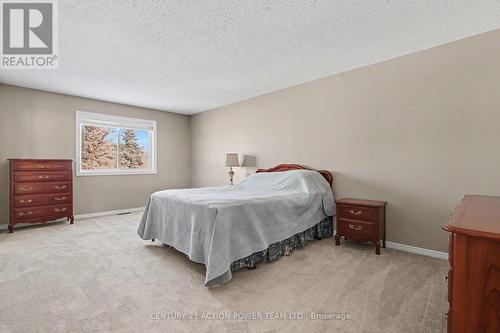 82 Burlington Crescent, Ottawa, ON - Indoor Photo Showing Bedroom