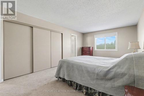 82 Burlington Crescent, Ottawa, ON - Indoor Photo Showing Bedroom