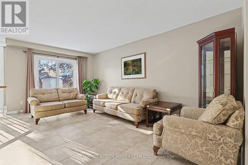 82 Burlington Crescent, Ottawa, ON - Indoor Photo Showing Living Room