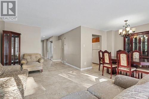 82 Burlington Crescent, Ottawa, ON - Indoor Photo Showing Living Room