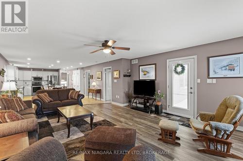 129 Wellbrook Avenue, Welland (Prince Charles), ON - Indoor Photo Showing Living Room