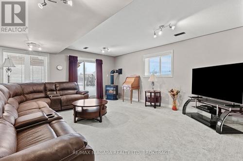 129 Wellbrook Avenue, Welland (Prince Charles), ON - Indoor Photo Showing Living Room