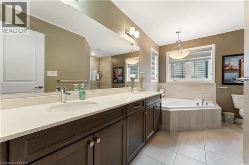 8 Lorne Card Drive, Paris, ON - Indoor Photo Showing Bathroom