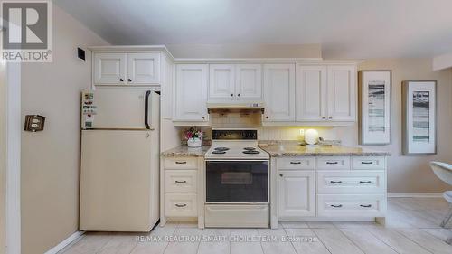 18 Brenham Crescent, Toronto, ON - Indoor Photo Showing Kitchen