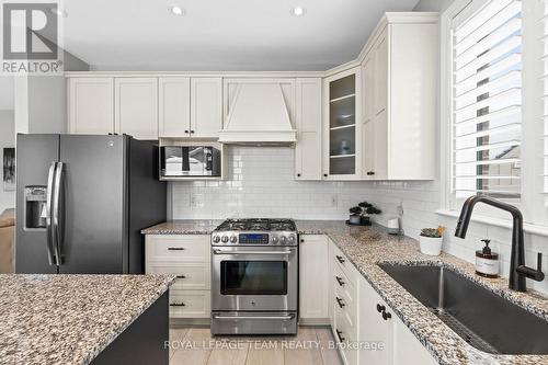 801 Bowercrest Crescent, Ottawa, ON - Indoor Photo Showing Kitchen With Upgraded Kitchen