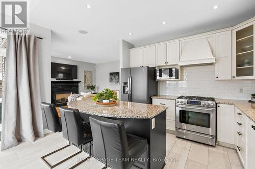 801 Bowercrest Crescent, Ottawa, ON - Indoor Photo Showing Kitchen With Upgraded Kitchen