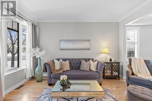 801 Bowercrest Crescent, Ottawa, ON - Indoor Photo Showing Living Room