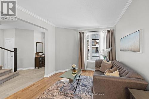 801 Bowercrest Crescent, Ottawa, ON - Indoor Photo Showing Living Room