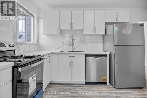 1223 Sunningdale Road E, London North (North C), ON - Indoor Photo Showing Kitchen With Upgraded Kitchen