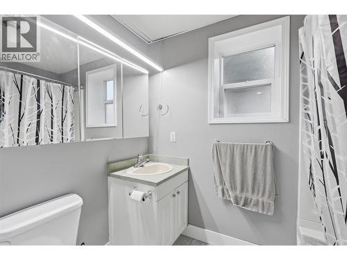 Lower Level-In Law Suite - 4 Piece Bathroom - 4654 Spurraway Road, Kamloops, BC - Indoor Photo Showing Bathroom