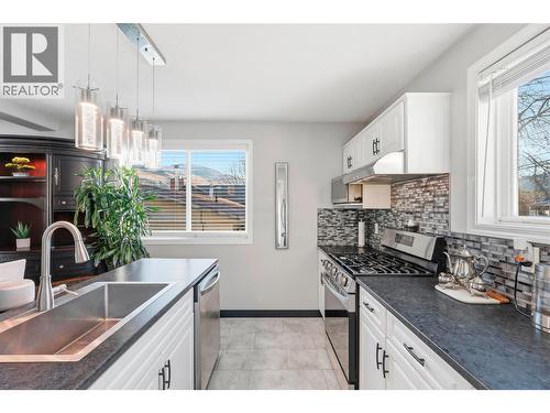 4654 Spurraway Road, Kamloops, BC - Indoor Photo Showing Kitchen With Double Sink With Upgraded Kitchen