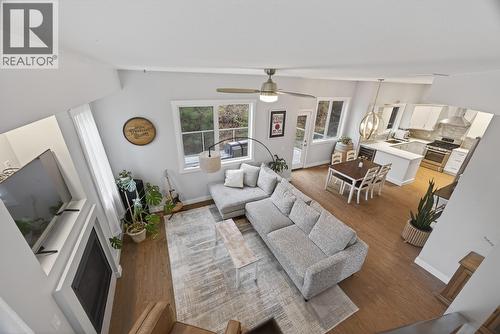 2893 Robinson Road Unit# 5, Lake Country, BC - Indoor Photo Showing Living Room