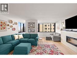 703 2167 BELLEVUE AVENUE  West Vancouver, BC V7V 1C2