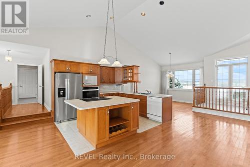 2765 Niagara Parkway, Fort Erie (Black Creek), ON - Indoor Photo Showing Kitchen