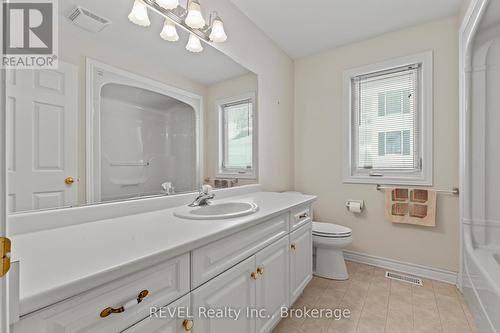 2765 Niagara Parkway, Fort Erie (Black Creek), ON - Indoor Photo Showing Bathroom