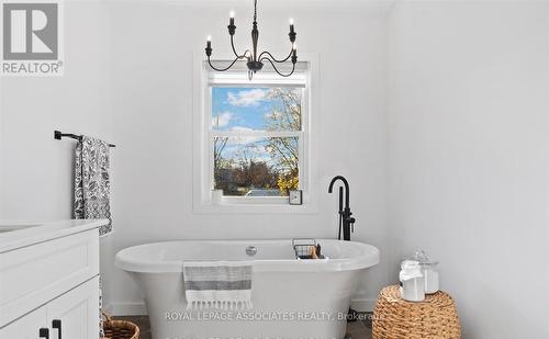 179 Church Street, Georgina, ON - Indoor Photo Showing Bathroom