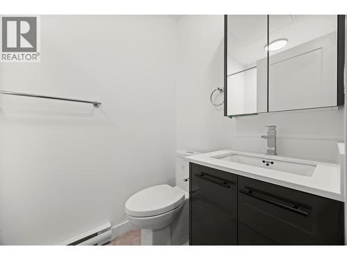 1380 Pridham Avenue Unit# 212, Kelowna, BC - Indoor Photo Showing Bathroom