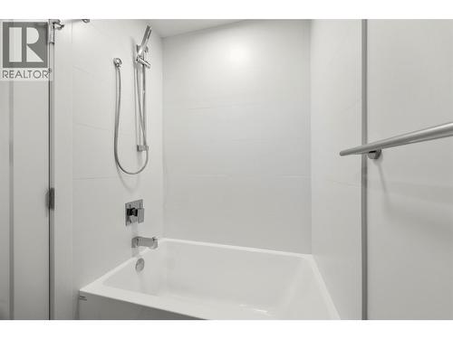 1380 Pridham Avenue Unit# 212, Kelowna, BC - Indoor Photo Showing Bathroom