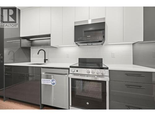 1380 Pridham Avenue Unit# 212, Kelowna, BC - Indoor Photo Showing Kitchen