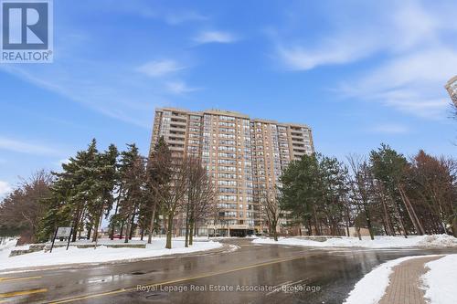 Driveway - 1004 - 10 Malta Avenue, Brampton, ON - Outdoor