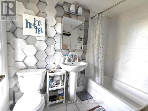 19 Woodstream Drive, Toronto, ON - Indoor Photo Showing Bathroom