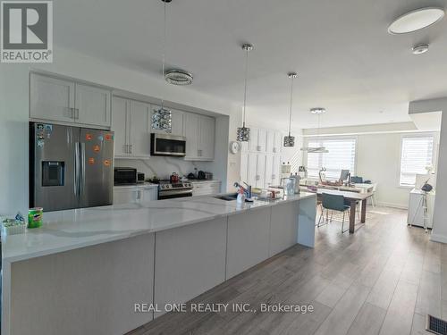 19 Woodstream Drive, Toronto, ON - Indoor Photo Showing Kitchen With Upgraded Kitchen
