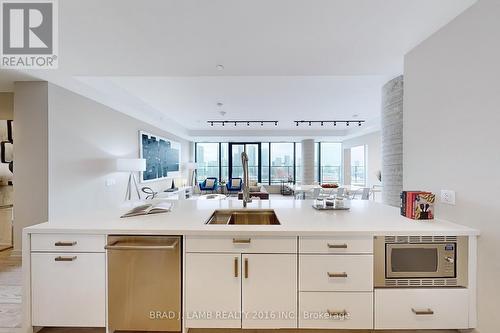 1702 - 458 Richmond Street W, Toronto, ON - Indoor Photo Showing Kitchen