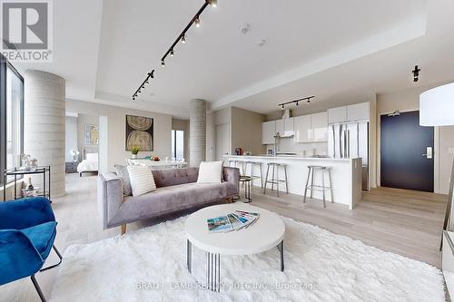 1702 - 458 Richmond Street W, Toronto, ON - Indoor Photo Showing Living Room