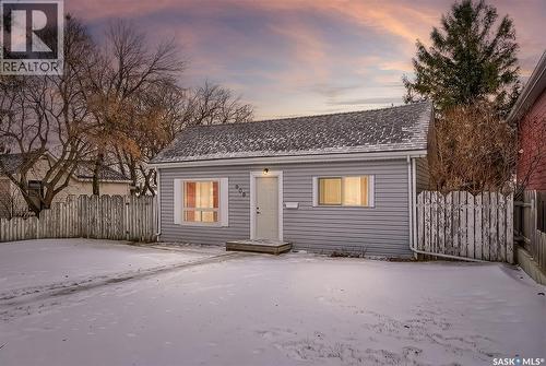 909 Ominica Street E, Moose Jaw, SK - Outdoor
