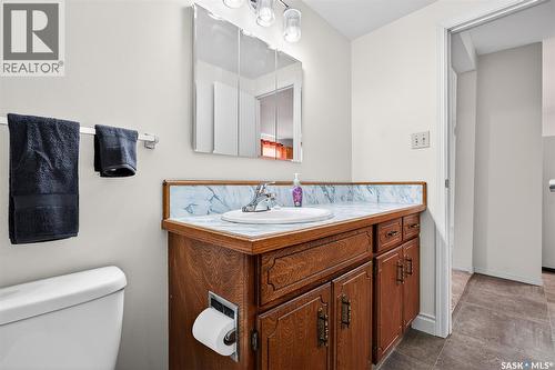 909 Ominica Street E, Moose Jaw, SK - Indoor Photo Showing Bathroom