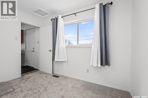 909 Ominica Street E, Moose Jaw, SK - Indoor