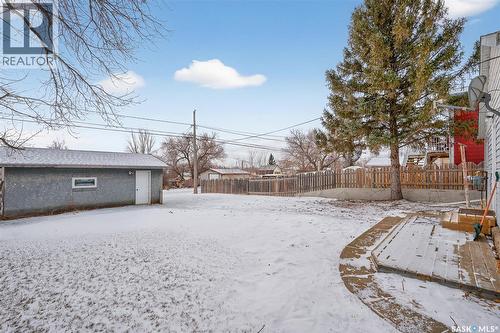 909 Ominica Street E, Moose Jaw, SK - Outdoor